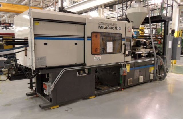 300 Ton Cincinnati Injection Molding Machine 1