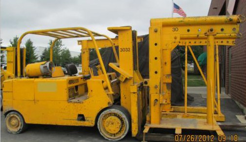 30,000lbs. Cat T300 Solid-Tired Forklift 1