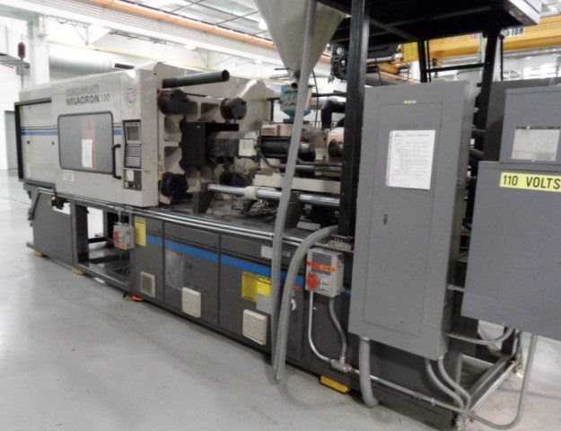 300 Ton Cincinnati Injection Molding Machine 5