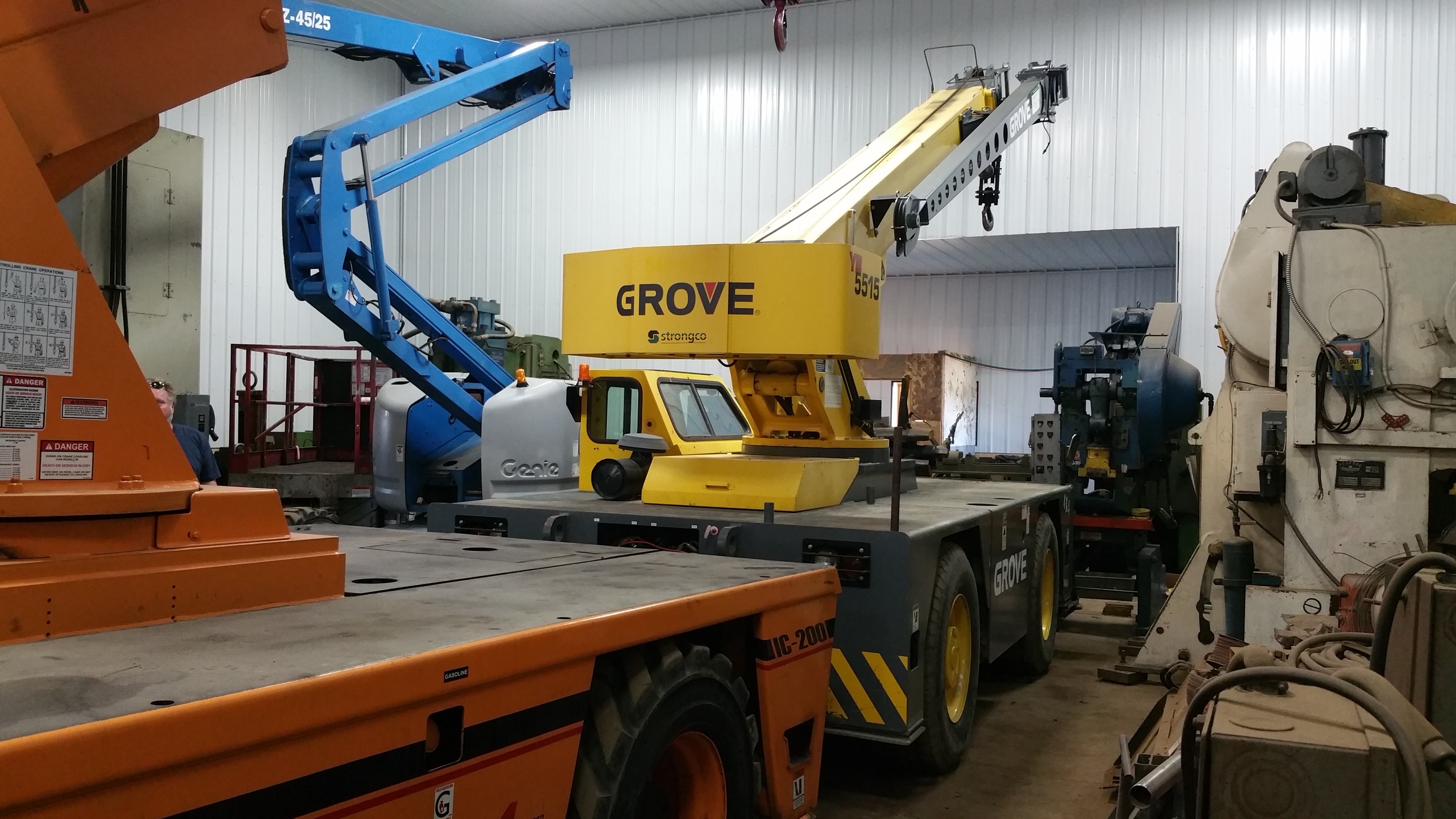 30,000lb. Capacity Grove Carry Deck Crane For Sale