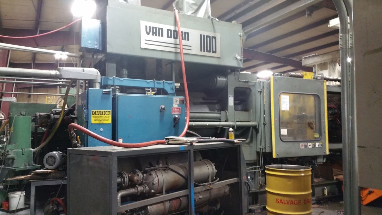 1,100 Ton Van Dorn Plastic Injection Molding Machine For Sale