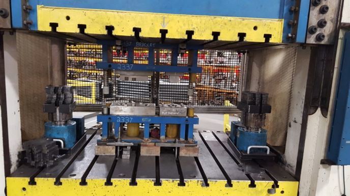 400 Ton Macrodyne Hydraulic Punch Press (Two Available) For Sale