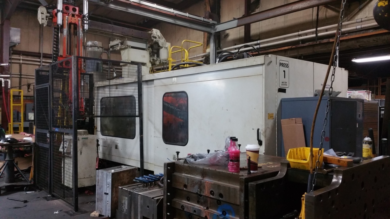 600 Ton Husky 2-Shot Injection Molding Machine For Sale 600tHusky2ShotIMM