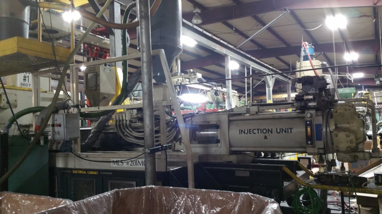 600 Ton Husky 2-Shot Injection Molding Machine For Sale