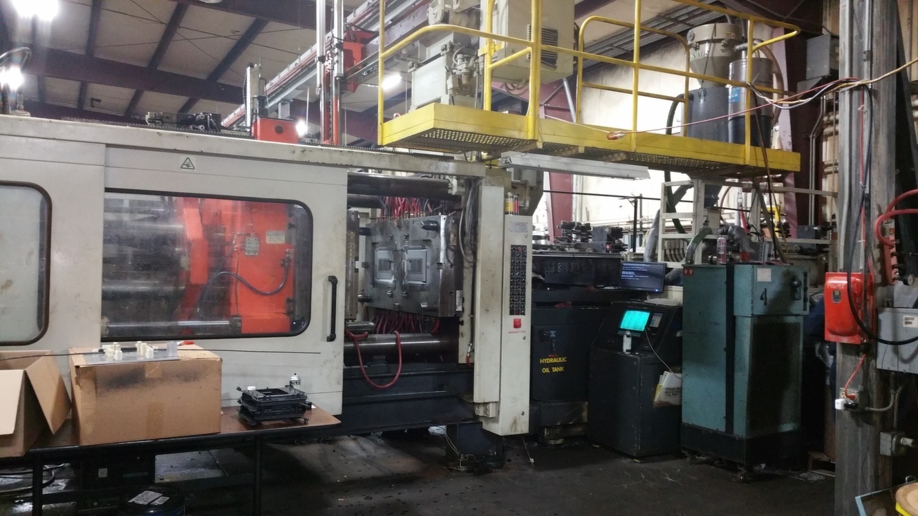 600 Ton Husky 2-Shot Injection Molding Machine For Sale