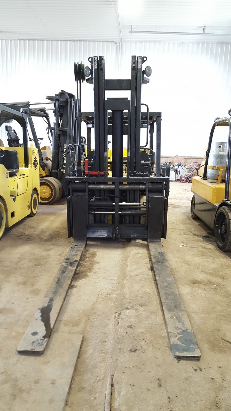 ​25,000lb. to 35,000lb. Capacity Hoist Forklift For Sale