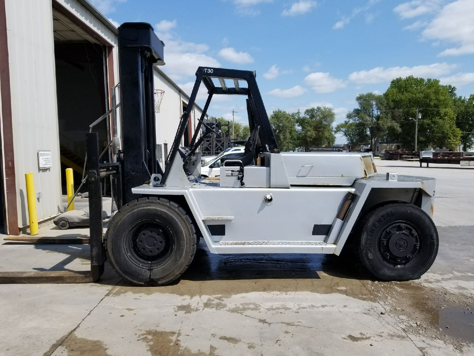 30,000lb. Capacity Cat V300 Air-Tire Forklift For Sale