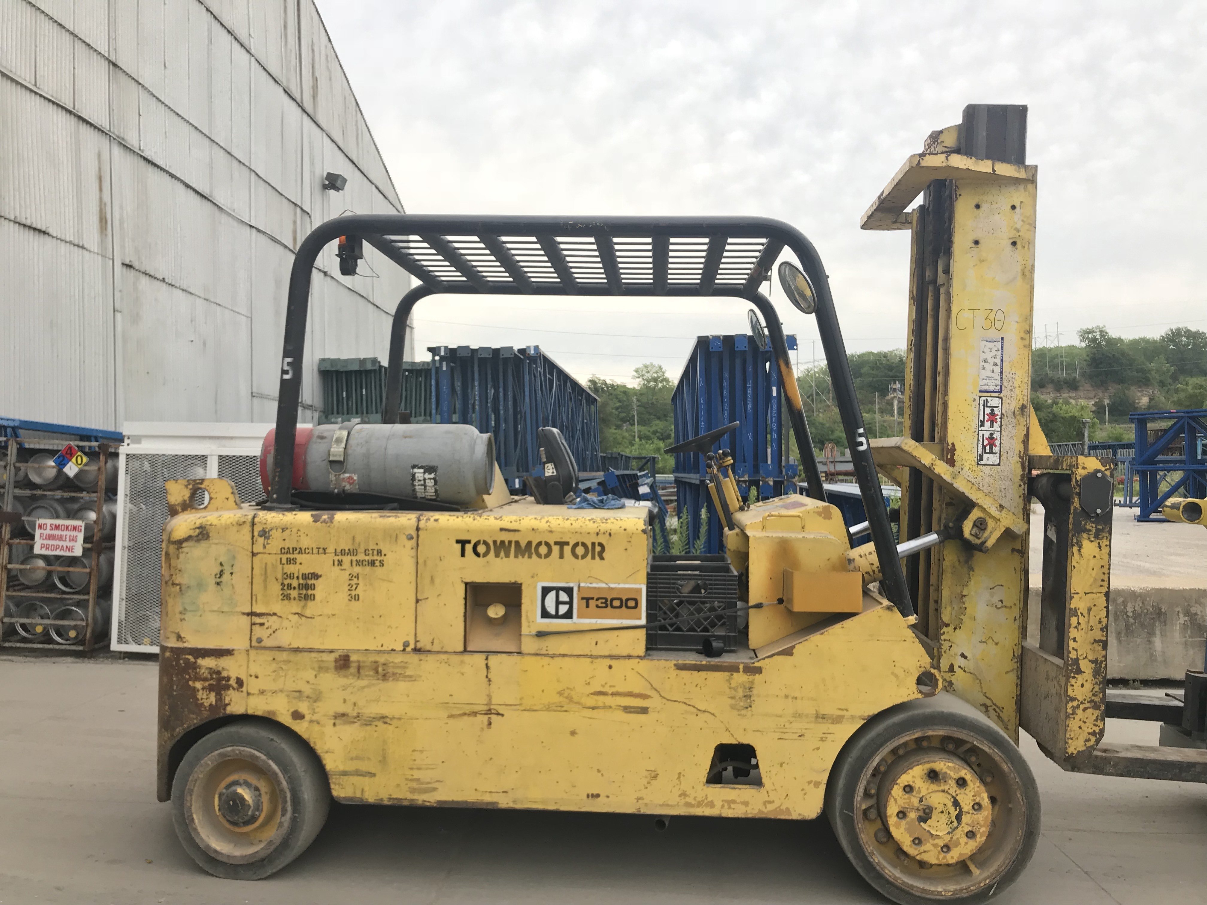 30,000 lb. Capacity Cat T300 Forklift For Sale 30kCapCatT300FLFS0718