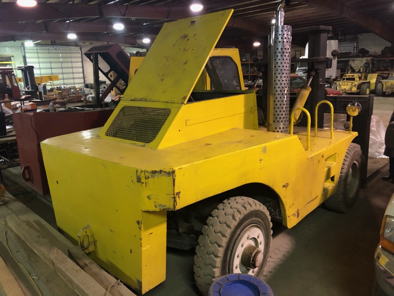 60,000 lb. Apache Forklift For Sale 60kCapApacheFLFS